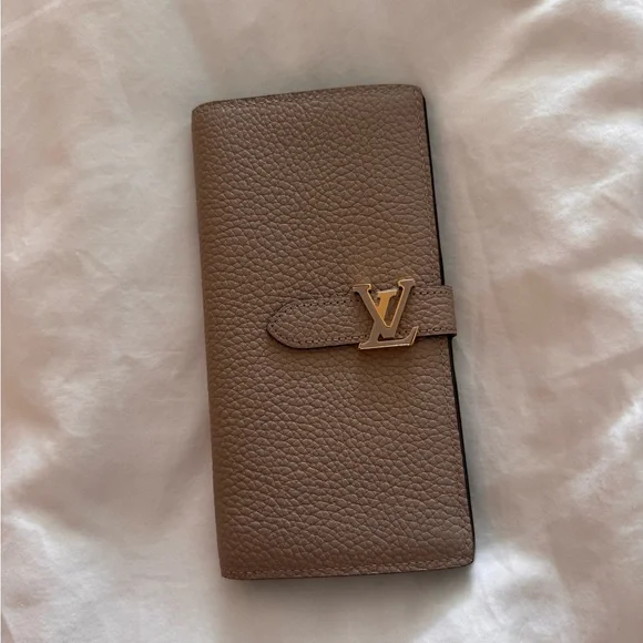 Louis Vuitton Vertical Wallet - Picture 5 of 9